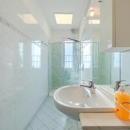 Via Pisano For Six Feel At In Daire Verona