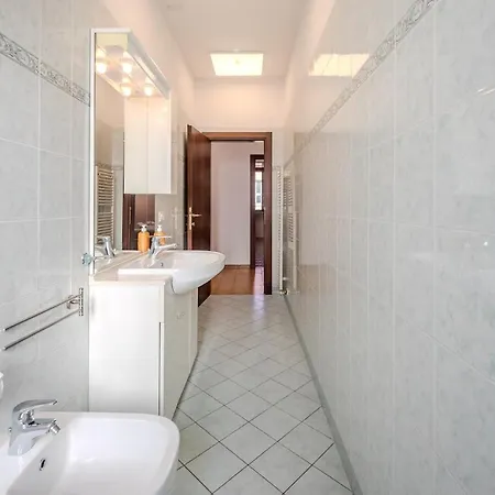 Via Pisano For Six Feel At In Daire *