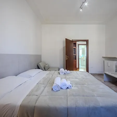 Via Pisano For Six Feel At In * Verona