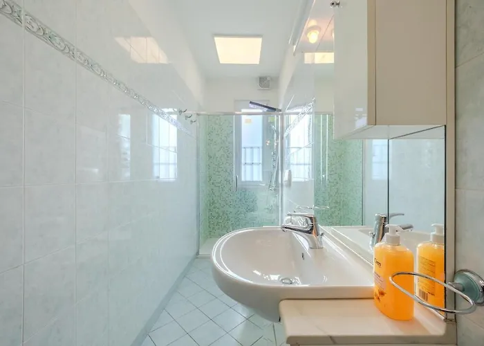 Via Pisano For Six Feel At In Daire Verona